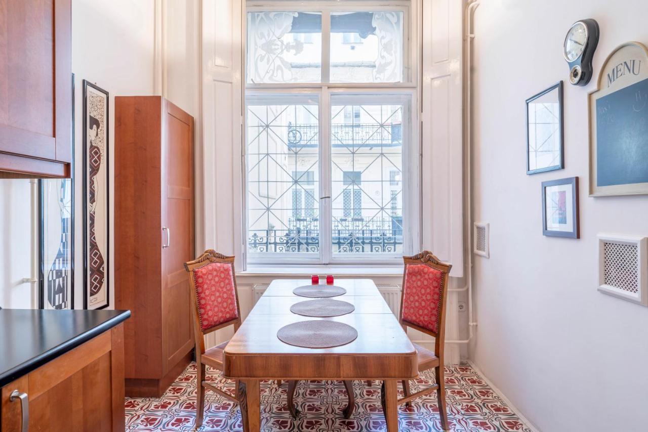Stunning Spacious Art Nouveau Apart , Grand Piano Apartamento Budapeste Exterior foto